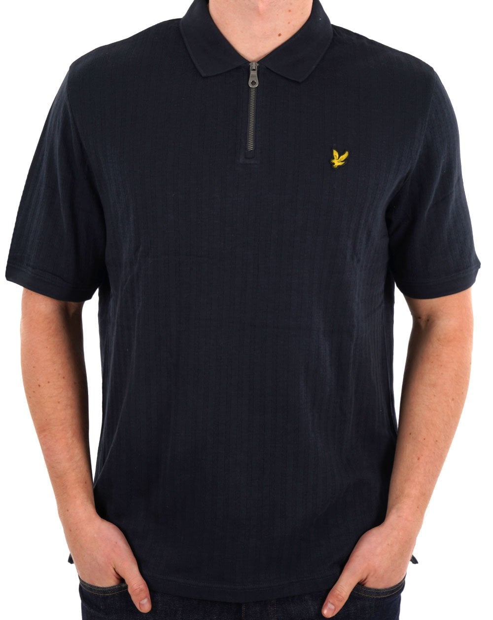 Lyle &amp; Scott – Poloshirt mit strukturierten Streifen in Dunkelmarineblau