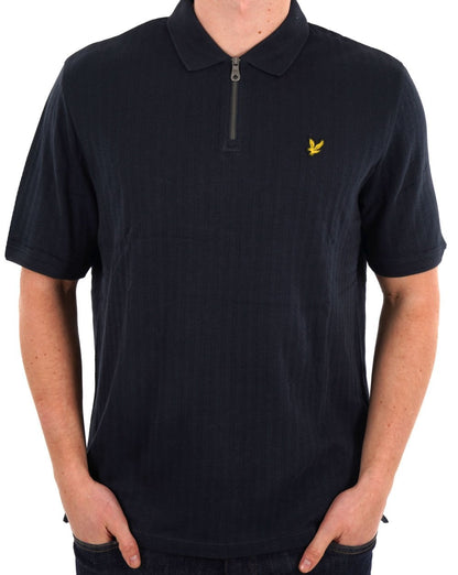 Lyle &amp; Scott – Poloshirt mit strukturierten Streifen in Dunkelmarineblau