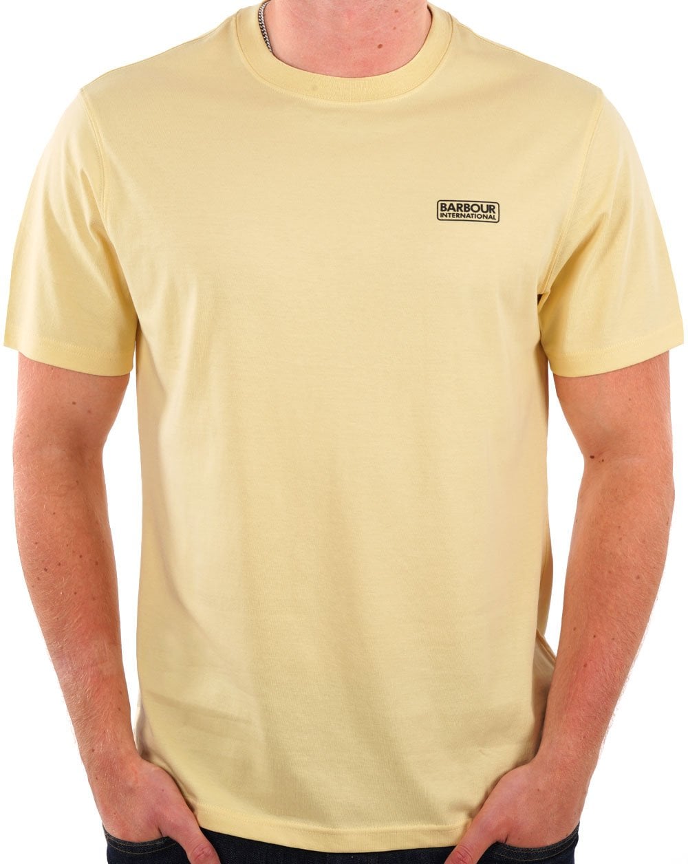 Barbour International – T-Shirt mit kleinem Logo in Staubgelb