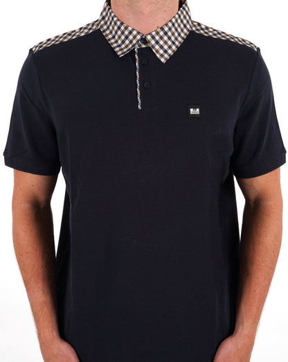 Weekend Offender – Poloshirt mit kariertem Kragen, Marineblau
