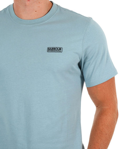 Barbour International – T-Shirt mit kleinem Logo in Betonblau