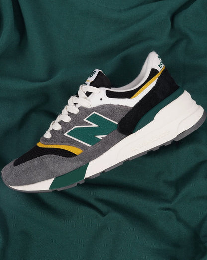 New Balance 997R Trainer Schwarz/Grau