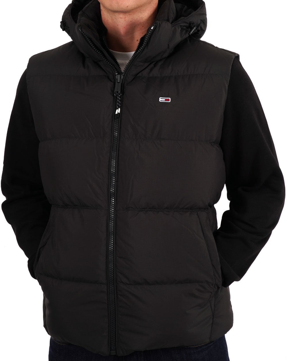 Tommy Jeans – Daunenweste mit Kapuze in Schwarz