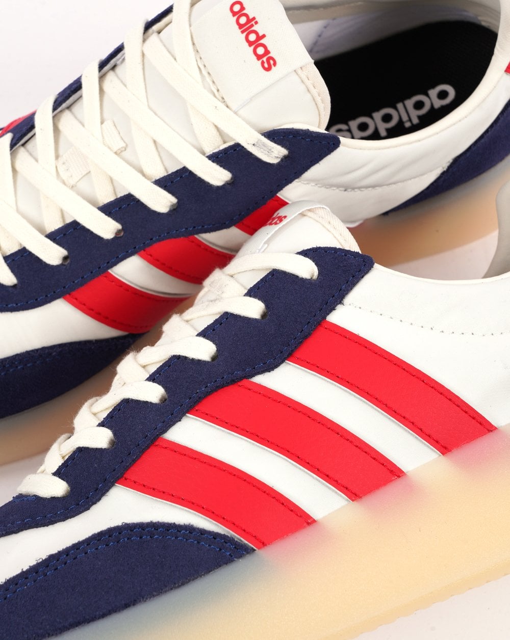Adidas Barreda Trainers Weiß Navy Rot Eissohle 