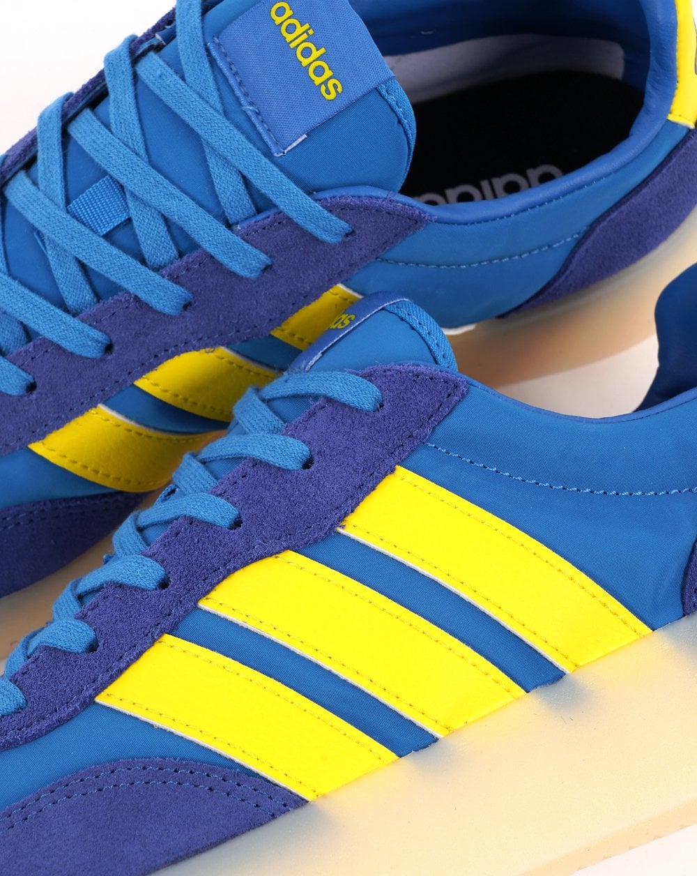 Adidas Barreda Sneaker in Königsgelb mit Eissohle