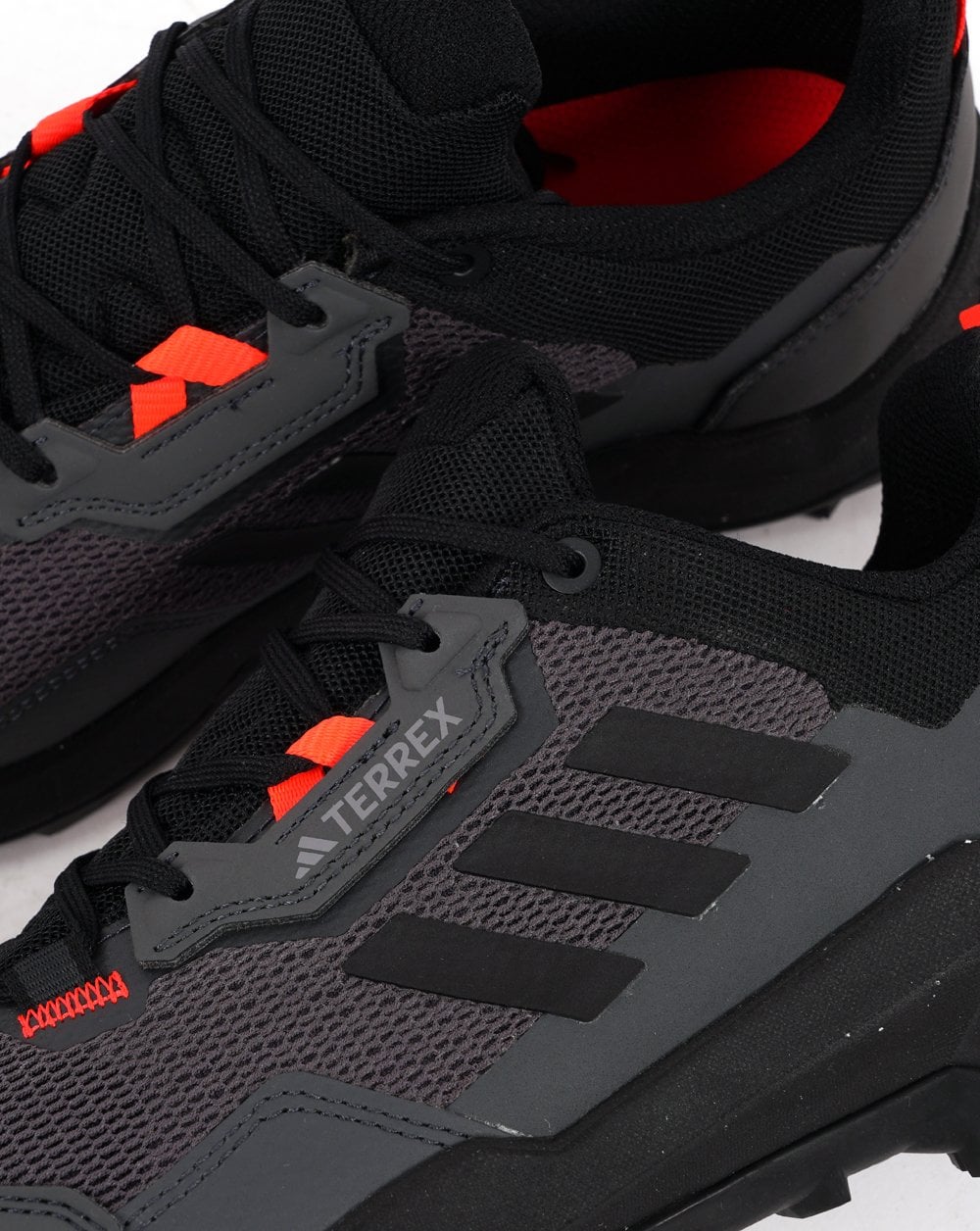 Adidas Terrex AX4 Wanderschuhe Grau Sechs/Solar Rot/Carbon