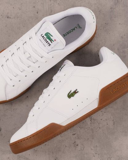 Lacoste – Carnaby Cup – Leder-Sneaker in Weiß/Gummi