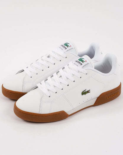 Lacoste – Carnaby Cup – Leder-Sneaker in Weiß/Gummi