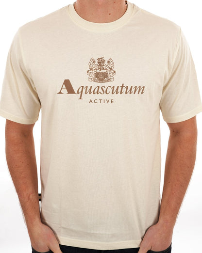 Aquascutum – T-Shirt mit großem Logo in Off-White