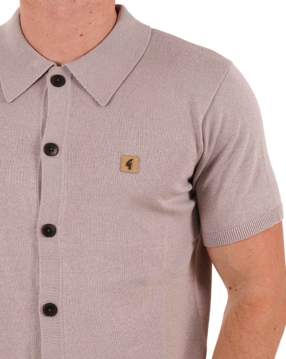 Gabicci Vintage Poloshirt aus Strick mit durchgehenden Knöpfen, Pilzmuster