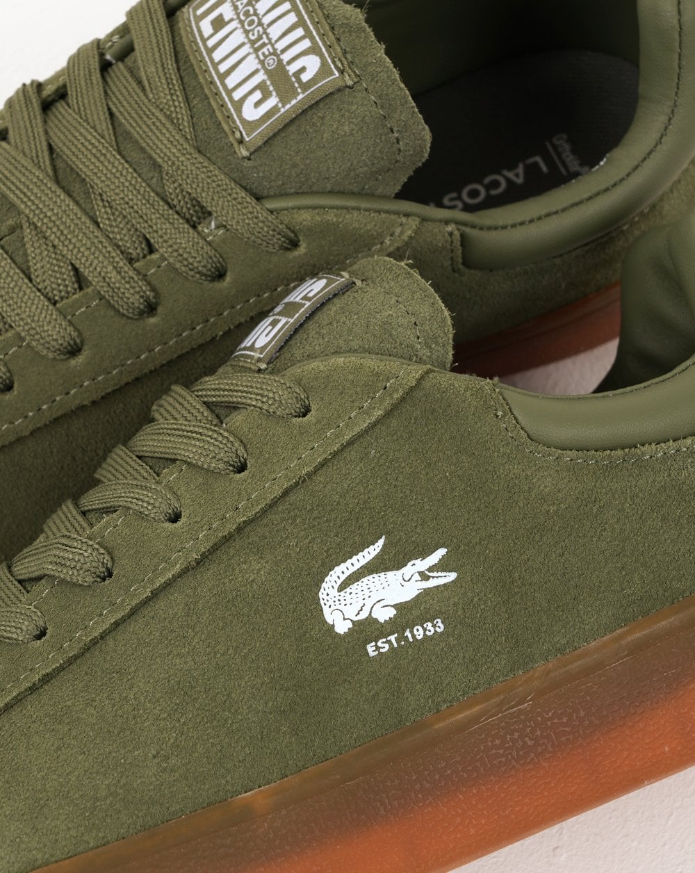Lacoste Baseshot Wildleder-Trainer Khaki/Gummi