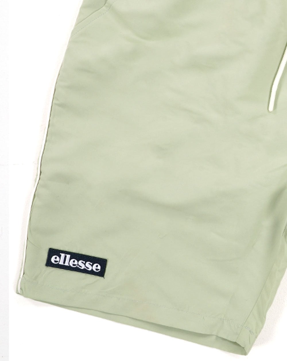 Ellesse – Lange Badeshorts in Hellgrün
