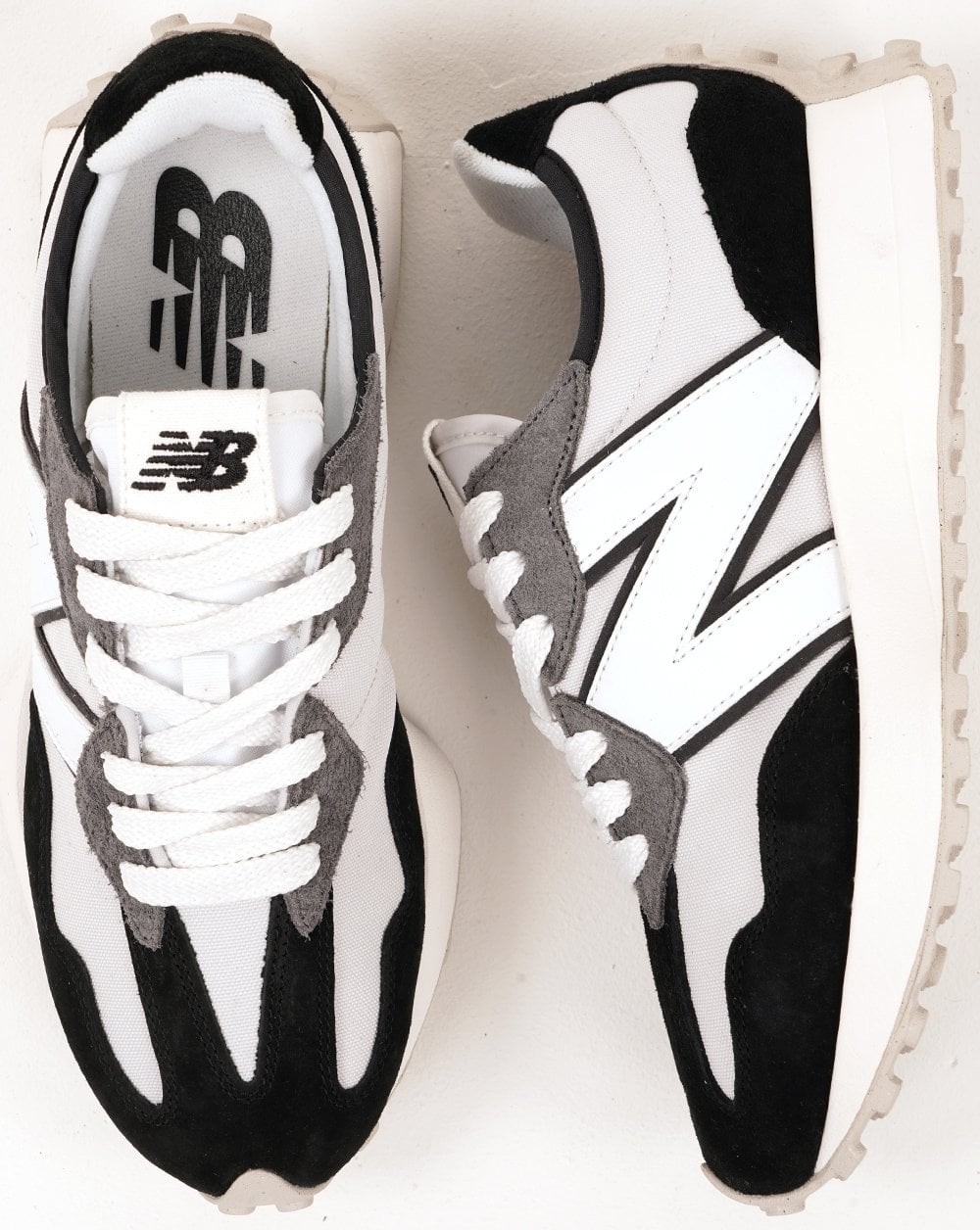 New Balance 327 Sneaker Weiß/Schwarz