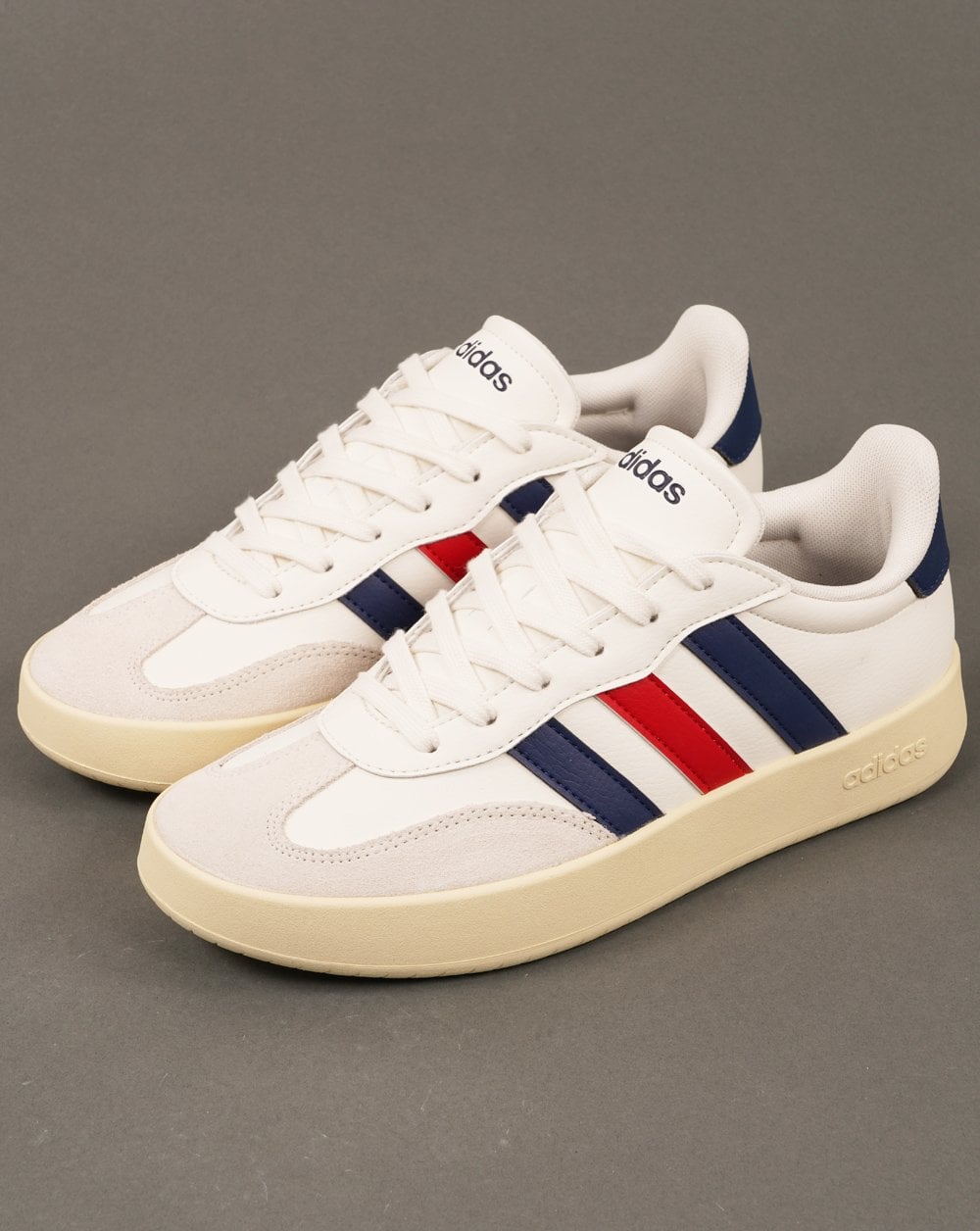 Adidas Barreda Sneakers Off-White/Marineblau/Rot