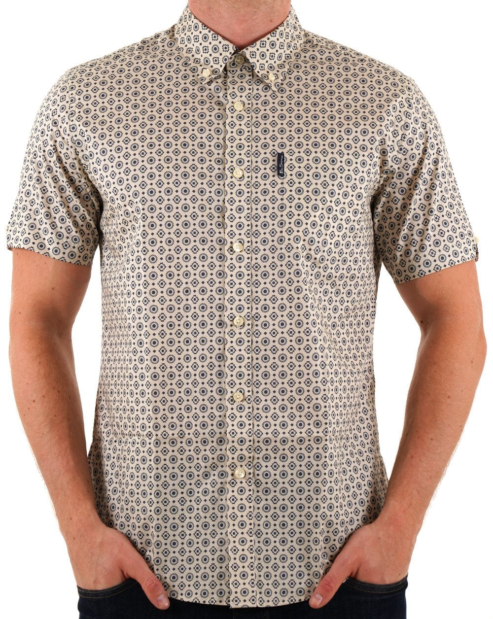Ben Sherman – Sommerhemd mit Geo-Print in Nebel