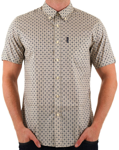 Ben Sherman – Sommerhemd mit Geo-Print in Nebel