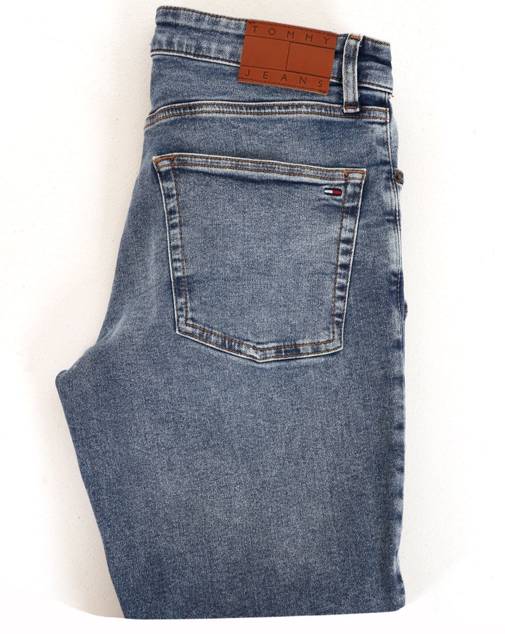Tommy Jeans – Scanton – Schmal geschnittene Jeans in mittlerer Waschung