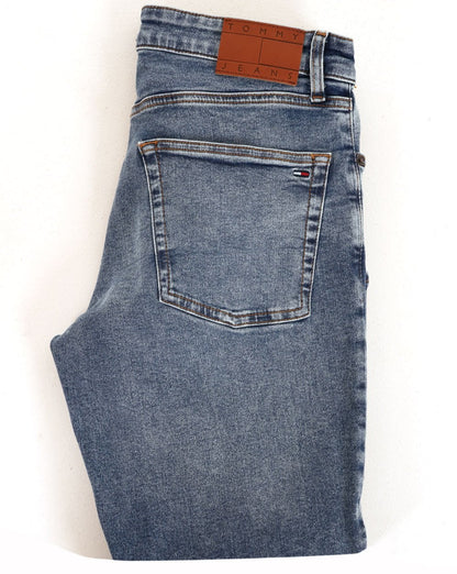 Tommy Jeans – Scanton – Schmal geschnittene Jeans in mittlerer Waschung