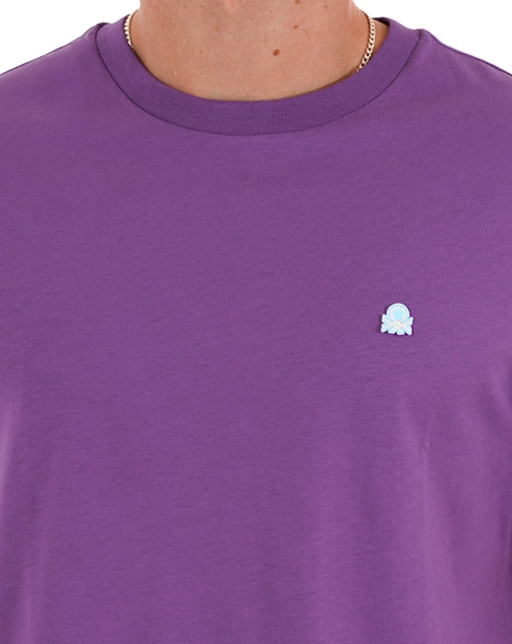 Benetton T-Shirt mit kleinem Logo in Schwarzer Johannisbeere