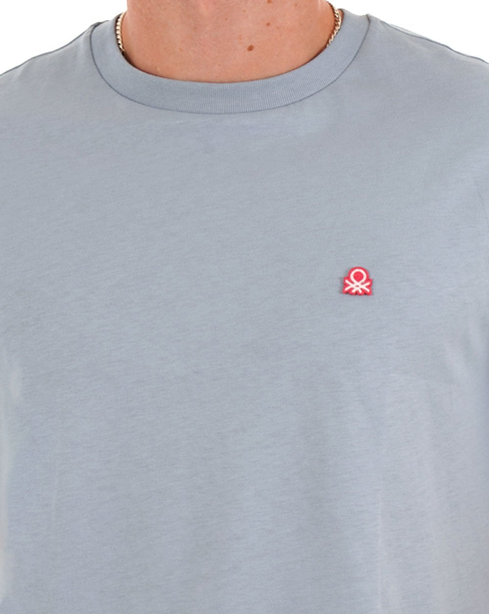 Benetton – T-Shirt mit kleinem Logo in Zartblau