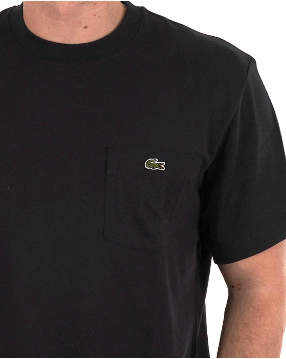 Lacoste – T-Shirt mit Tasche in Schwarz