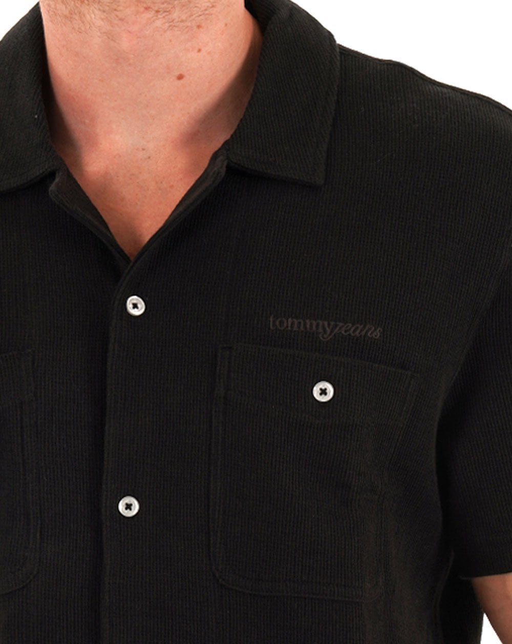 Tommy Jeans – Waffle Camp – Schwarzes Kurzarmhemd