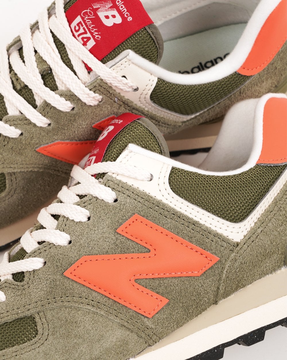 New Balance Classic 574 Sneaker Dunkel Olivin/Flare