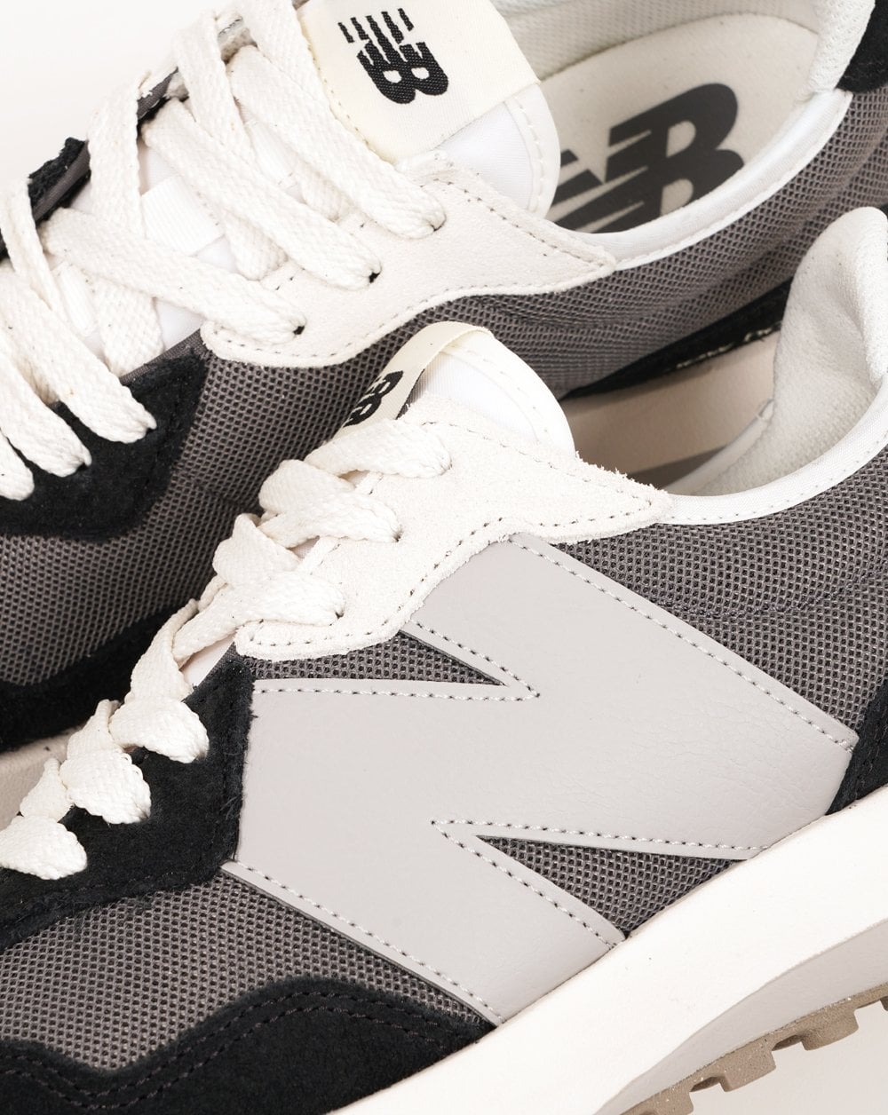 New Balance 327 Trainers Black/Grey
