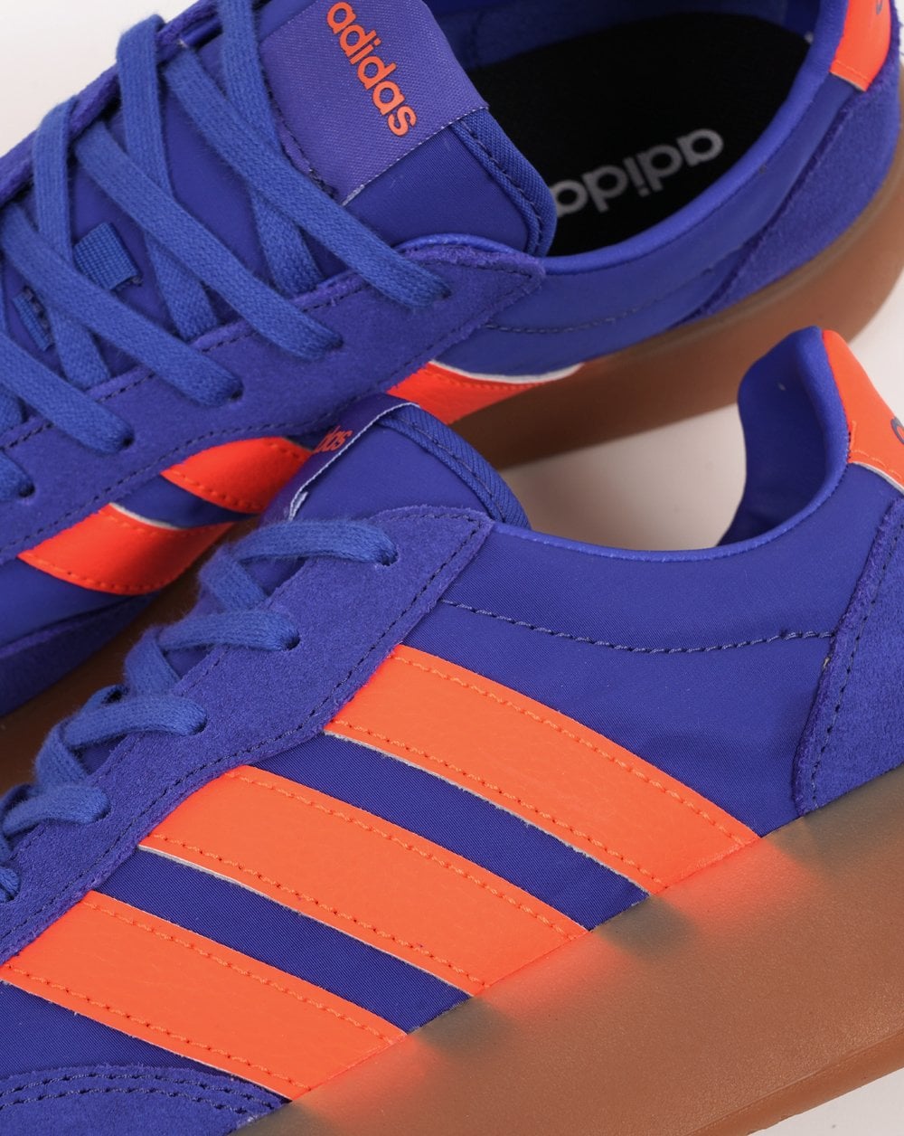 Adidas Barreda Decode Sneaker in leuchtendem Blau-Orange