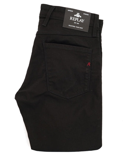 Replay – Anbass – Schmal geschnittene Jeans in Schwarz