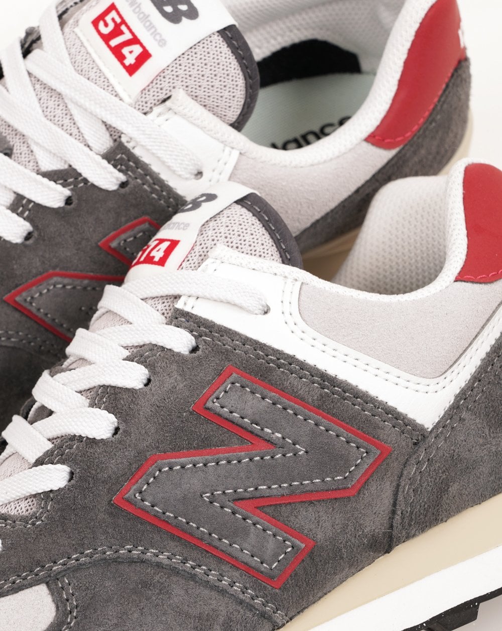 New Balance 574 Sneaker Grau / Dunkelrot