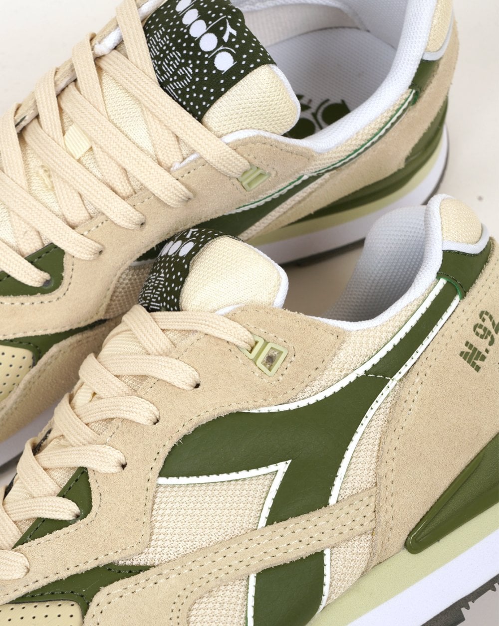 Diadora N92 Advance Trainerschuhe, Creme-Olive