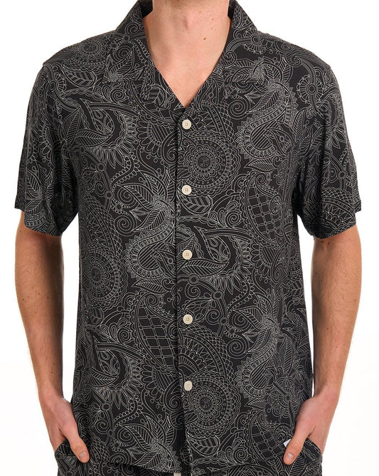 Pretty Green Resonance Linear Paisley Kurzarmhemd Schwarz