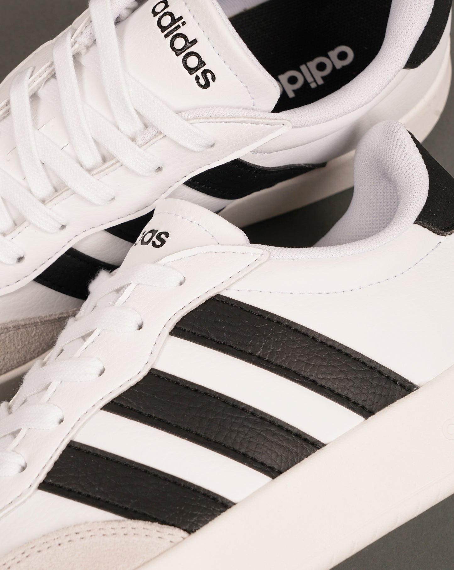 Adidas Barreda Trainers White/Black