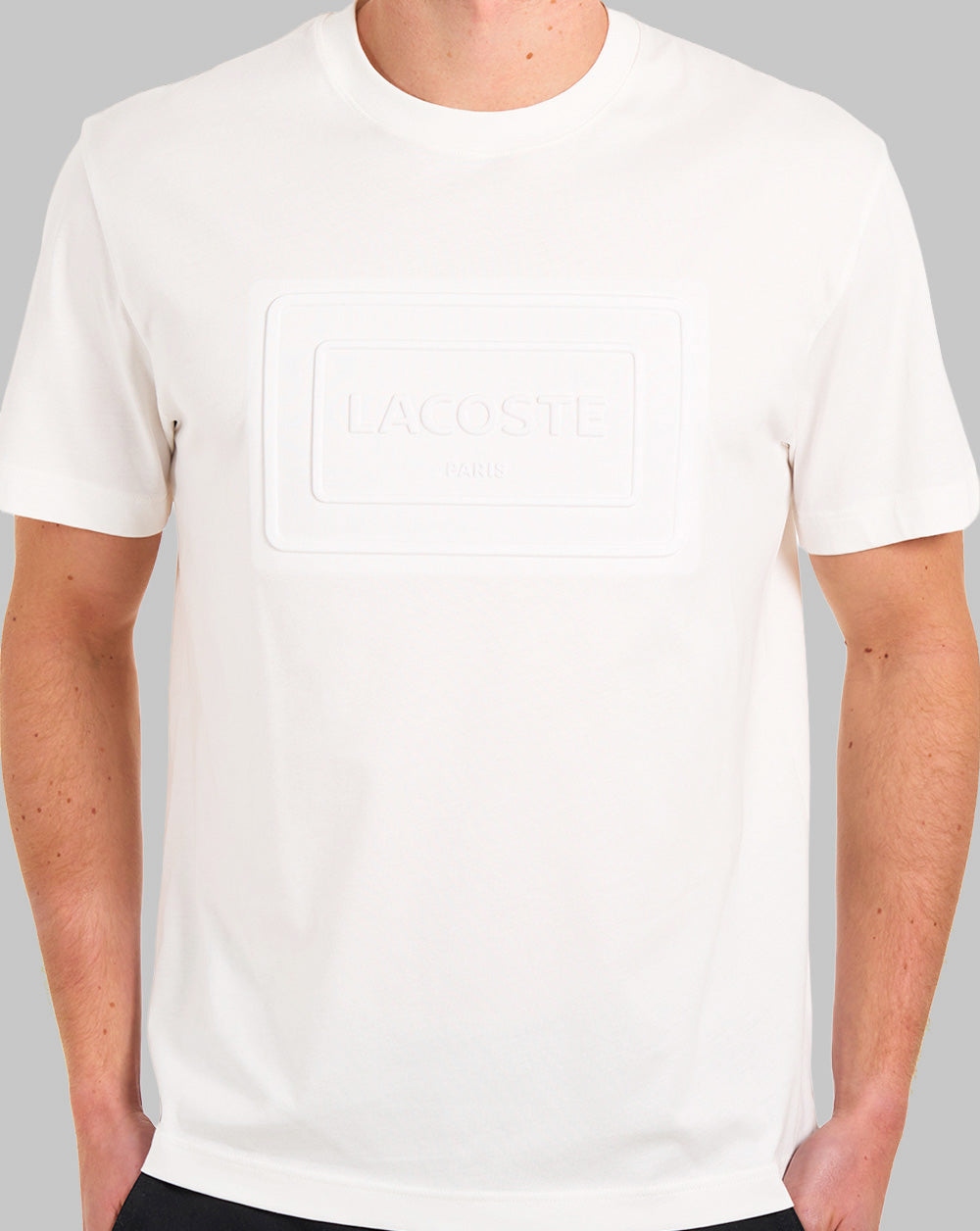 Lacoste T-Shirt mit geprägtem Logo, Farbe: Mehl