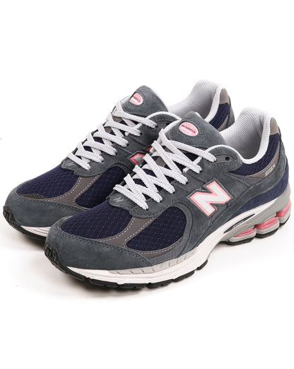 New Balance 2002R Trainers Graphite/Pink
