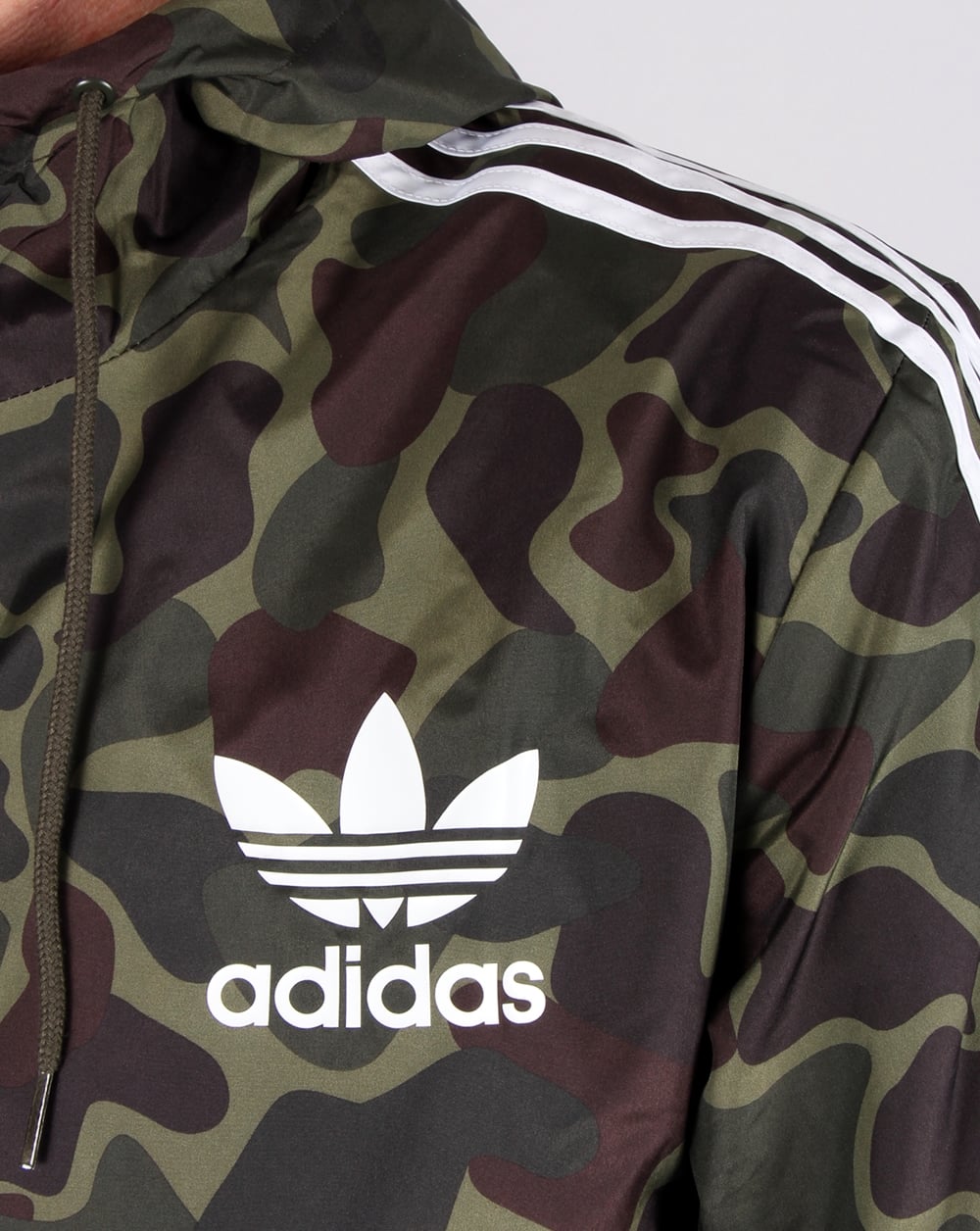 Adidas Originals – Windjacke in Camouflage