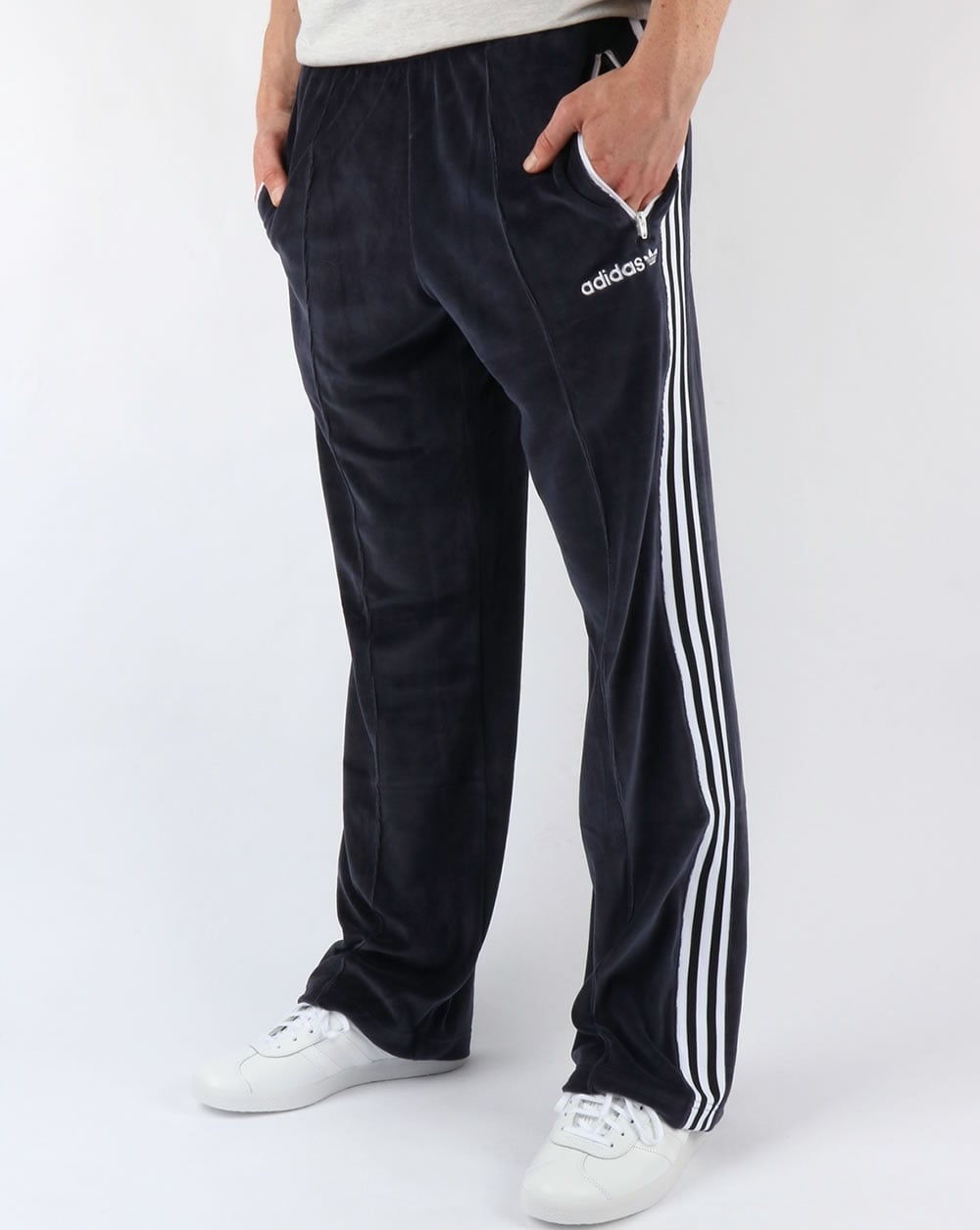 Adidas Originals – OS Velour Beckenbaeur – Trainingshose in Legend Ink