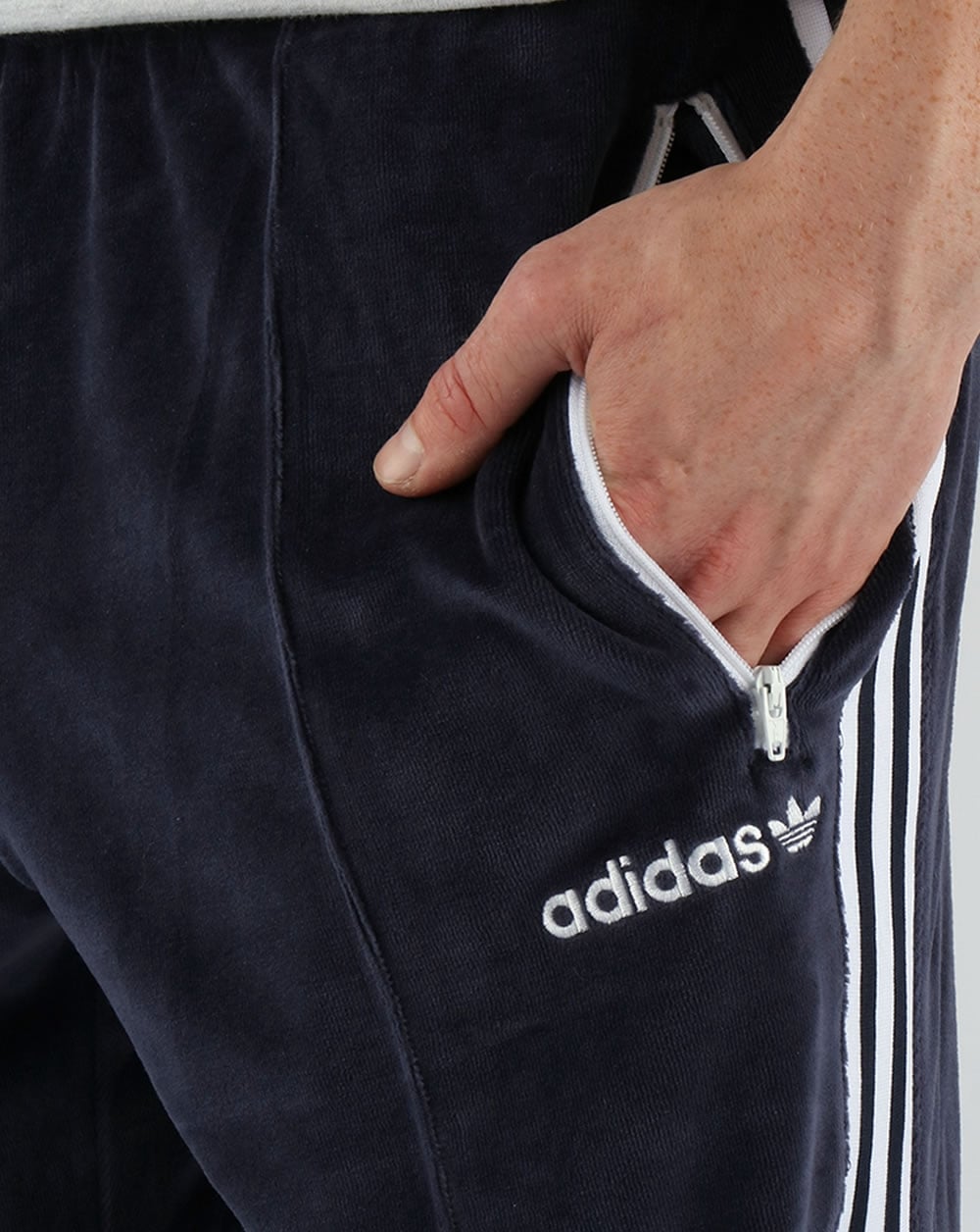 Adidas Originals – OS Velour Beckenbaeur – Trainingshose in Legend Ink