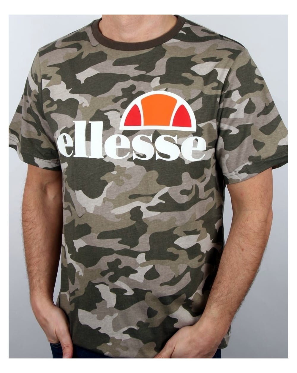 Ellesse – T-Shirt mit Logo in Camouflage
