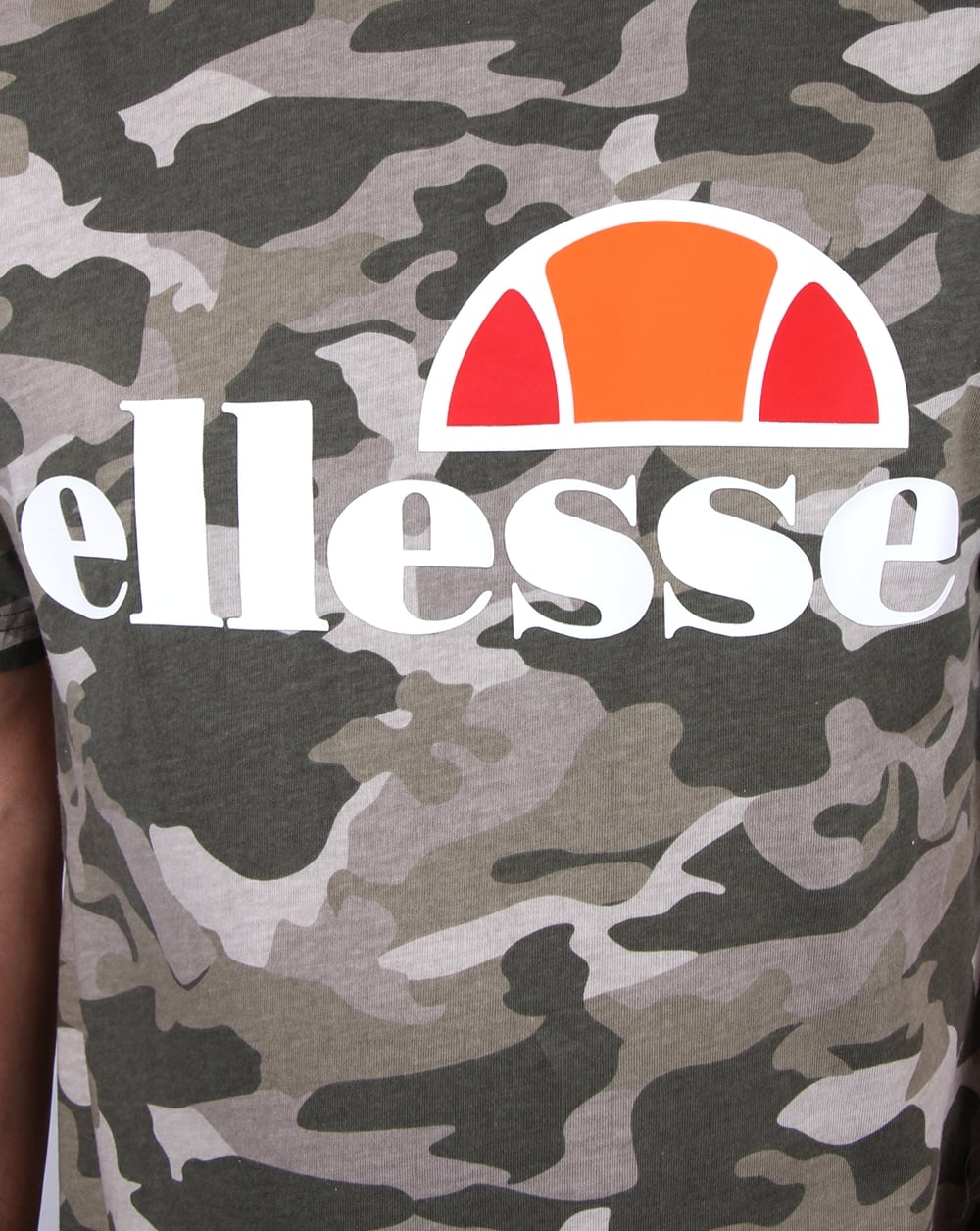 Ellesse – T-Shirt mit Logo in Camouflage