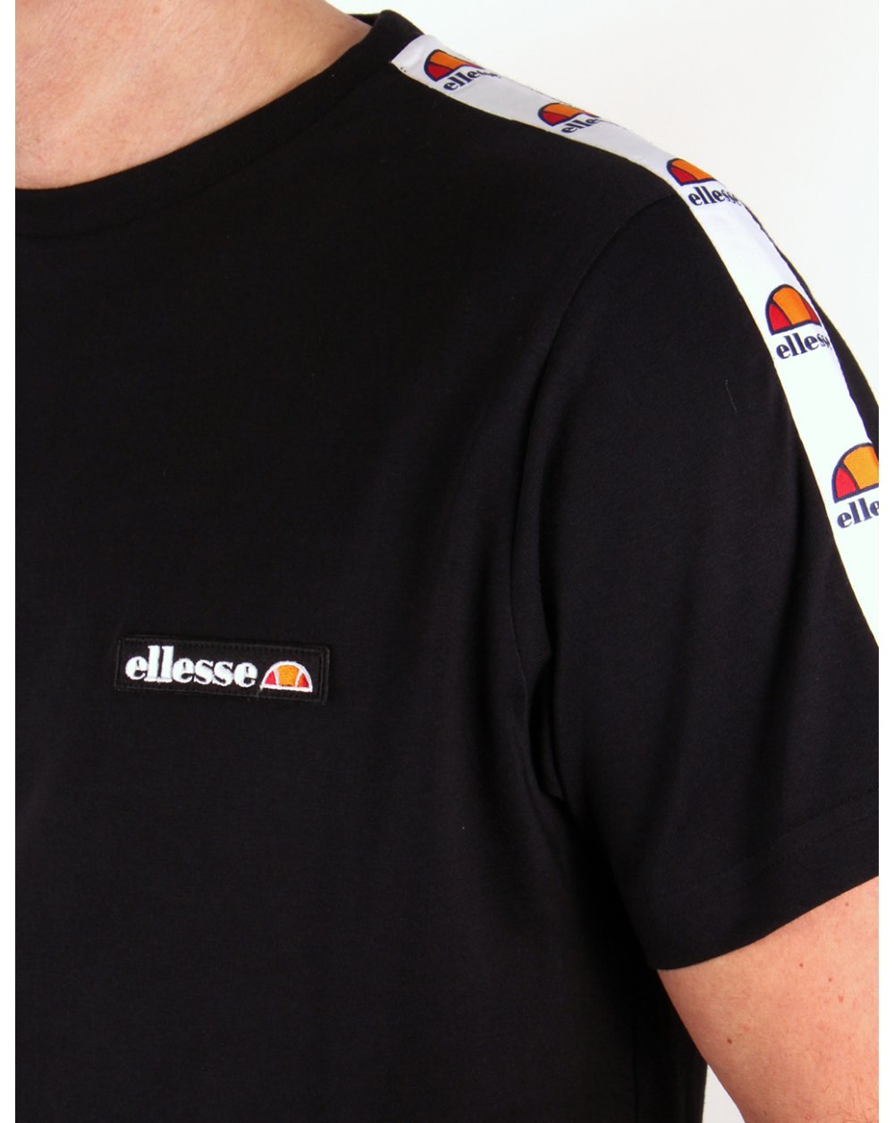 Ellesse – Merlo – T-Shirt mit Taping in Schwarz