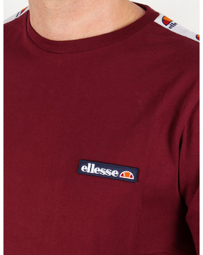 Ellesse – Merlo – T-Shirt mit Zierband in Burgunderrot
