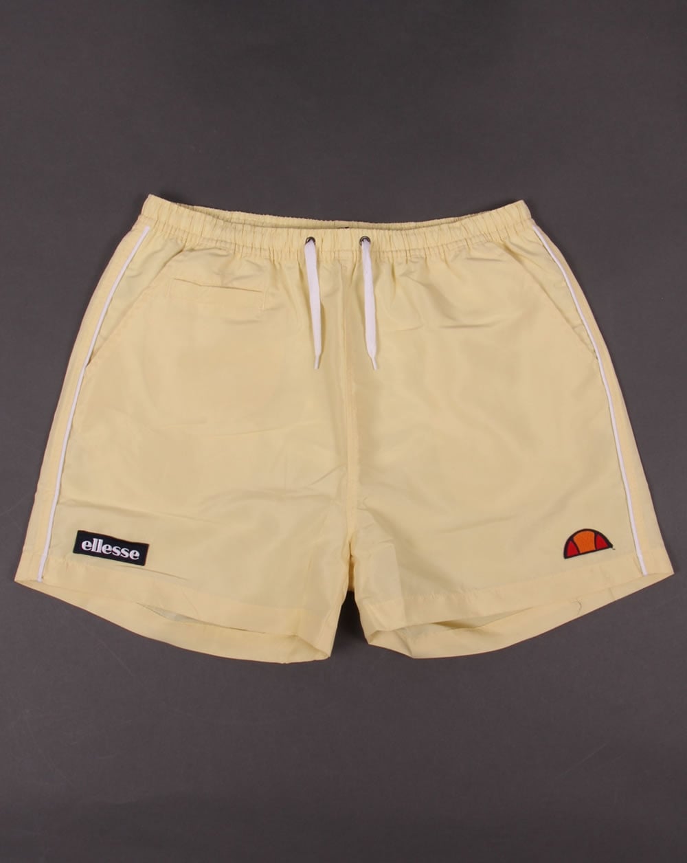 Ellesse – Badeshorts mit Paspelierung, Gelb