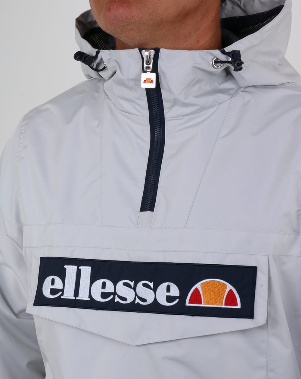 Ellesse – Überziehjacke mit Viertelreißverschluss, Hellgrau