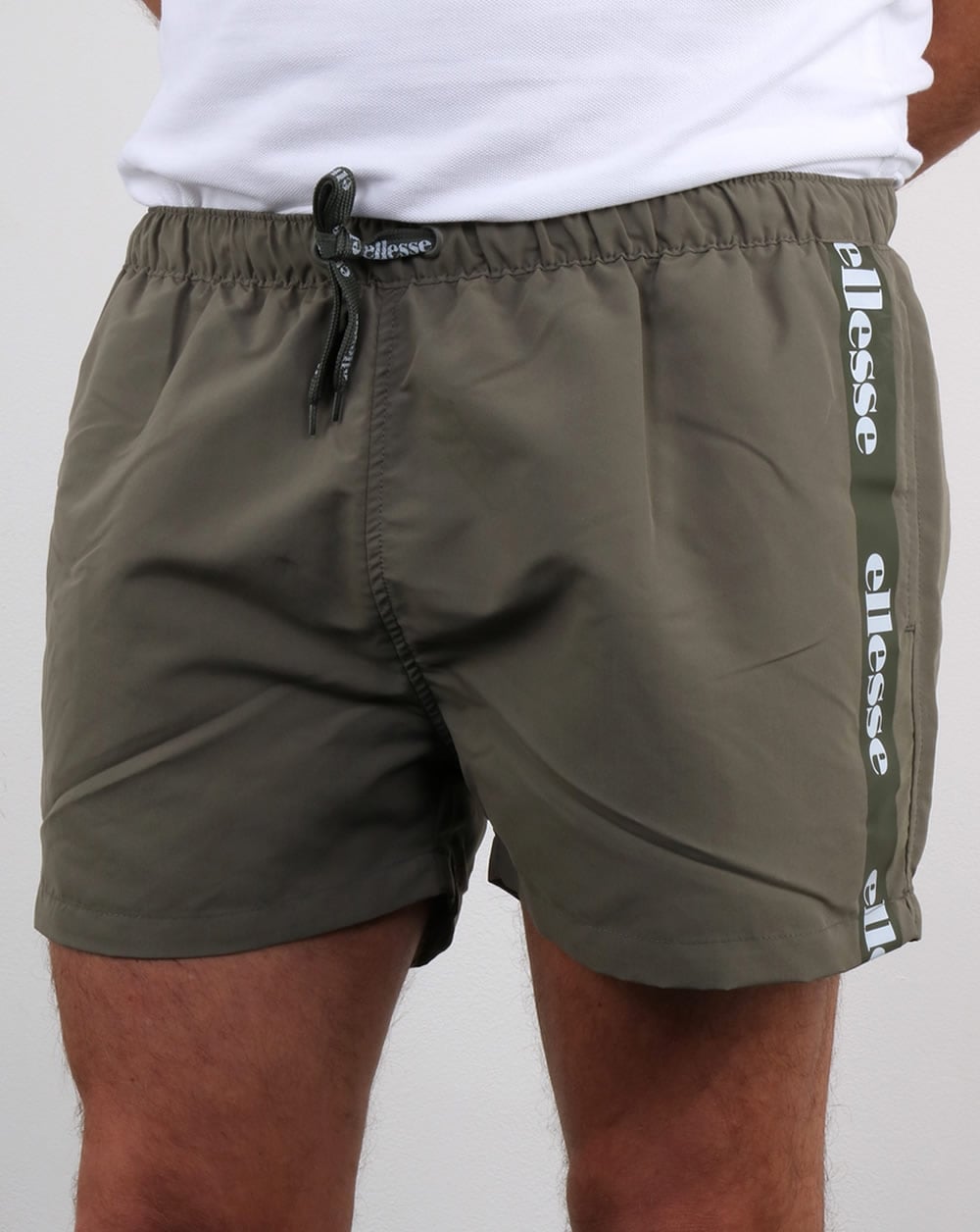 Ellesse – Scorfano – Badeshorts in Dusty Olive