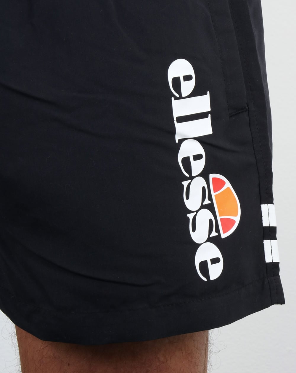 Ellesse – Tronto – Badeshorts in Schwarz