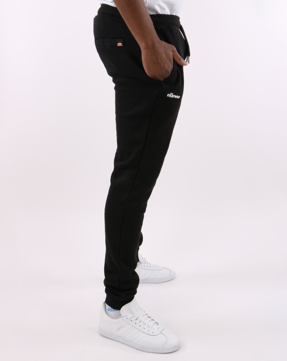 Ellesse – Jogginghose mit Twin-Badge in Schwarz