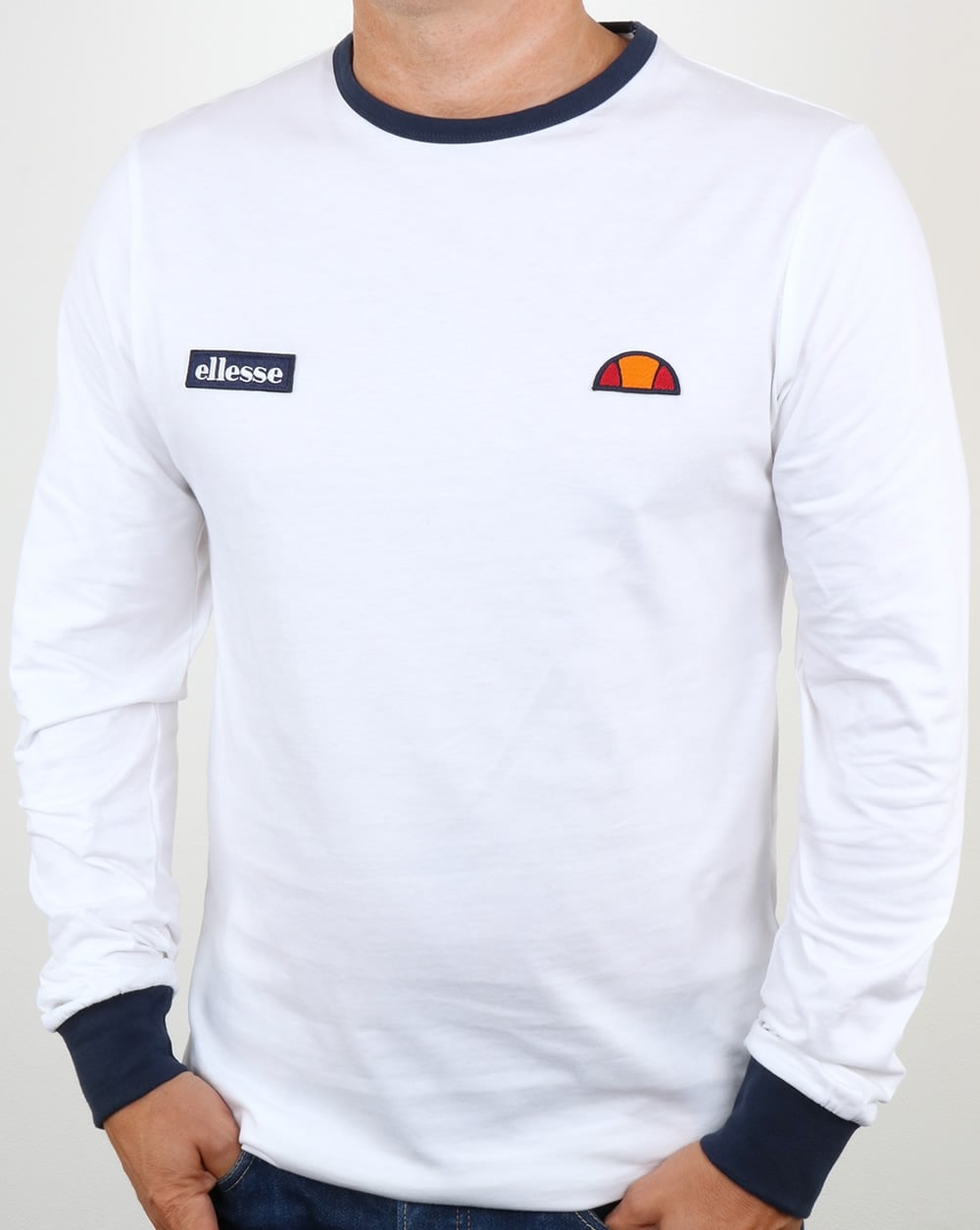 Ellesse – Ringer-T-Shirt mit langem Arm und Twin-Badge in Weiß