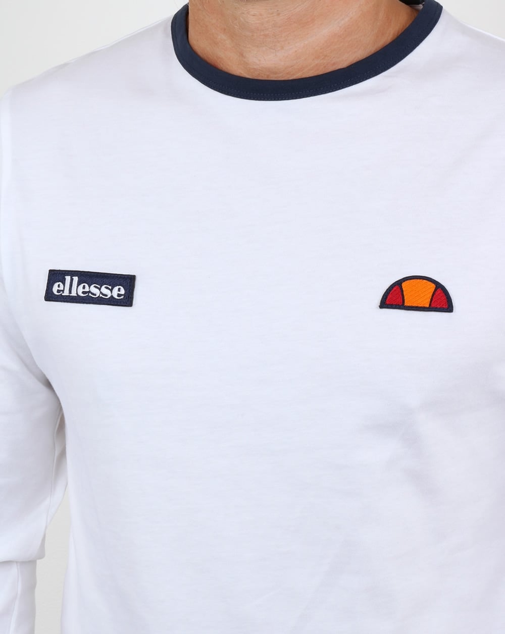 Ellesse – Ringer-T-Shirt mit langem Arm und Twin-Badge in Weiß
